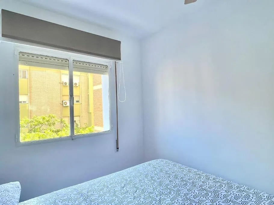 3 Habitaciones, Terraza Y A 200 Metros De La Playa Malaga