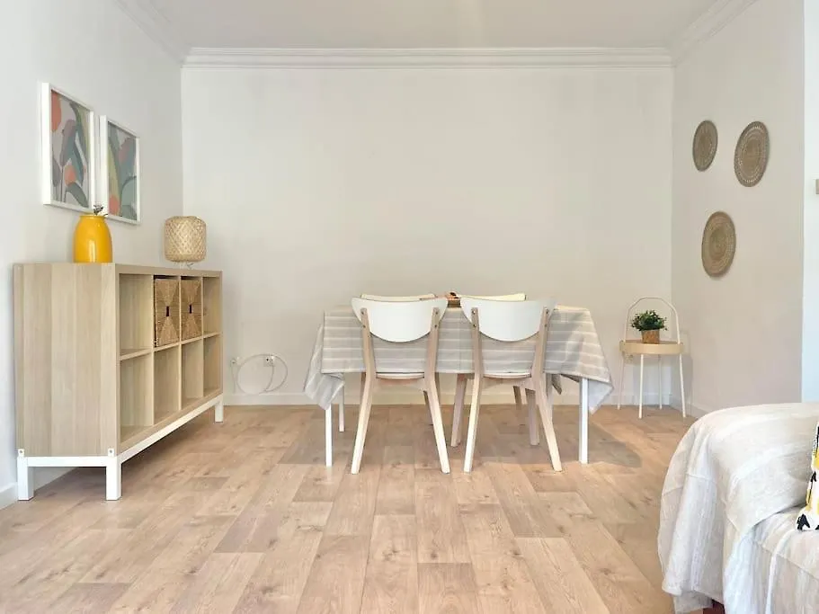 3 Habitaciones, Terraza Y A 200 Metros De La Playa Málaga