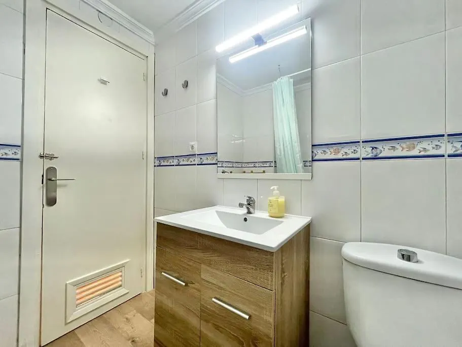 3 Habitaciones, Terraza Y A 200 Metros De La Playa Málaga