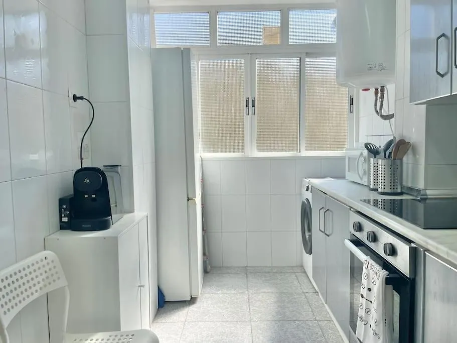 3 Habitaciones, Terraza Y A 200 Metros De La Playa Málaga 0*,  Espagne