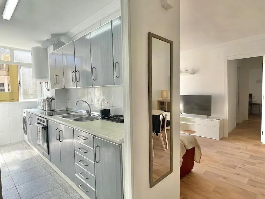 Apartment 3 Habitaciones, Terraza Y A 200 Metros De La Playa Málaga Spanien